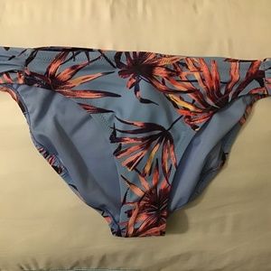 Patterned bikini bottoms